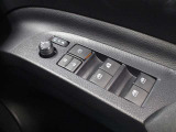 運転席からも操作可能なパワーウィンドウが装備されています。