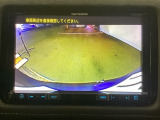バックモニター付きで、車庫入れやバック時の後方確認をサポート。