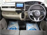 運転にかかわる様々な操作を安全に行えるように視点移動が少なく、操作性に配慮されたスイッチ類が凝縮されたコクピットです。