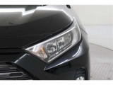 LEDランプ車 白く照らされるのが特徴です。明るいだけでなく、周囲からの認知されやすく歩行者や死角にいる方へアピール効果、安全性が飛躍的に向上します!