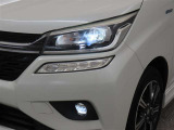 話題のLEDヘッドランプが採用されております! 省電力で長寿命、しかもとても明るく熱くなりにくい性質を持ったライトになります。虫も寄ってきにくい性質も持っております。