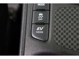 静粛性に優れた快適空間と静かな走りを実現。さらにEVモードではモーターのみでの走行でエンジン音や振動を感じさせない走りが楽しめます。