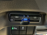 【ETC車載器】高速道路の料金所を、止まらずスムーズに通過。小銭を用意する手間も、窓を開けるわずらわしさもありません。遠出をグッと身近にしてくれる快適ドライブの必須アイテムです。