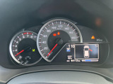 走行に関する表示に加え、車両の状態を知らせる表示もまとめて確認できます。必要な情報に目を向けやすい配置で、日々の運転をサポートする装備です。