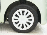 ◆純正ホイール装着車◆シンプルなデザインのホイールキャップ付きです。