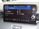 ナビゲーションはホンダコネクトディスプレイを装着しております。AM、FM、Bluetooth、フルセグTVがご使用いただけます。初めて訪れた場所でも道に迷わず安心ですね!