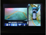 【パノラマモニター】に搭載した4つのカメラにより、車を真上から見ているような映像を表示。運転席から確認しにくい車両周囲の状況を把握できます。