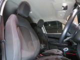 【運転席シート】汚れやへたり等、大きなダメージはなく、良好な状態です。