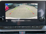 バックビューモニターです。後方画像も大きく表示されますので、車庫入れも安心です。