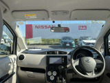 視界広々で運転しやすいインパネ