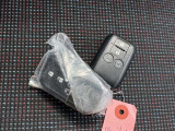 スマートキー付きでキーをポケットに入れたままでもドアのロック&アンロックができ、雨の日や荷物の多い日に大活躍☆
