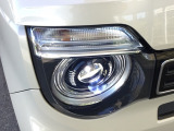 明るく白い光のLEDヘッドライトにより、夜間でも遠くまで見通しやすく、安全性が高まります。