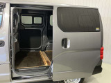 【スライドドア】スライドドアで隣の車を気にせずドアの開閉が可能!狭い駐車場でも荷物の積み下ろしが楽々です!