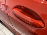 メルボルン・レッドメタリック 電動トランク ACC 禁煙車 AppleCarPlay 18インチホイール パーキングアシスト 後退アシスト バックカメラ 正規認定中古車 全国正規ディーラー保証 2年走行距離無制限