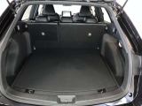 広々としたラゲージスペースを備えています。大きなものや長さのある荷物もしっかりと積み込めます。たくさん荷物を積めるので旅行にも便利です!!