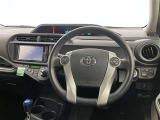 運転席まわりです。 各操作スイッチは使いやすい位置に配置されてます。