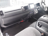 【新車/ハイエースワゴンGL/4WD/familiar/2.7Lガソリン】フローリング施工【全国納車可能】