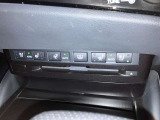 運転席・助手席にはシートヒーターとシートベンチレーター、ステアリングヒーターが装備されており季節を問わず快適にドライブしていだけます