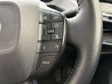 前方の車との車間を設定し、スピードを上げたり緩めたりを自動で行ってくれる追尾式の「レーダークルーズ」。上級装備の一つです!高級車にしかつかない嬉しい機能です。