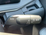 トンネル進入時や暗くなれば自動点灯するオートライトです。