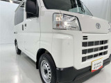 明るいライトが夜道を明るく照らしてくれます。 運転する上で、道路状況をいかに早く認識できるか重要なポイントです。 白色光が暗い道も明るく照らしてくれますよ。
