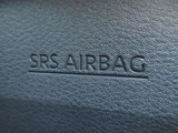 運転席側にSRS二-エアバックシステムを採用 万一の際の安全性を高めました