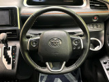 【純正革巻きステアリング】上質な革を使用することで、手にしっかり馴染みとても運転しやすいハンドルです♪