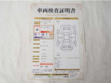 【車両検査証明書】トヨタ認定検査員が検査を実施。どなたでもわかりやすいように総合評価は10段階、内装・外装は5段階で点数表示。外装のキズの程度と場所が一目でわかるように車両展開図で記載してます。