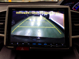 バックカメラの画像です。ガイドラインがスムースな車庫入れをサポートいたします。車庫入れの安心感がアップしますね。
