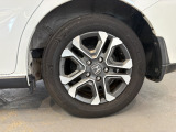 見た目にも引き締まる純正アルミホイール装備です!おしゃれは足元からって本当にそう感じます。