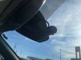 「車&rArr;充実のラインナップと確かな保証」 高品質車からお買い得な車まで豊富に取り揃え、安心して走れる「ワイド保証」でサポート致します。