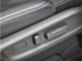 ◆電動シート装備◆シートポジションの調節が電動でできます。体格にあった細かな位置調整ができます!