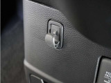 ◆フック◆ちょっとした買い物の袋を吊り下げたり、ゴミ袋を吊り下げられるコンビニフックがあり車内を転がらず便利です!