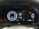 とっても見やすいメーターです。夜間時はラグジュアリーな気分にさせてくれる照明が魅力ですので、夜のドライブも楽しみになりますよ♪