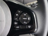 ◆アダプティブクルーズコントロール◆予め設定した車速内でクルマが自動的に加減速。前走車との適切な車間距離を維持しながら追従走行します。【LKAS】車線維持支援システムでステアリング操作を支援。
