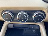 車内温度を設定すれば温度・風量と自動に設定してくれるオートエアコンはとっても便利な装備ですね♪