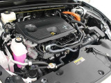A25A-FXS型 2.5L 直4 DOHCエンジンとフロント:3NM型 リヤ:4NM型 交流同期電動機のハイブリッドシステム搭載、E-Four(電気式4輪駆動)の組み合わせです。