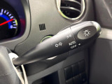 【オートライト】周りの明るさに応じて自動でヘッドライトの点灯・消灯ができる機能です!ライトの付け忘れ・消し忘れなどが無くなり、雨の日や夕方の走行も安心!トンネル通過時も便利ですね♪