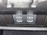 充電用USB付き。スマートフォンなどの充電に便利です。