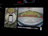車両周辺を真上から見たような広範囲の映像を表示し、安全運転をサポートする「パノラマモニター」搭載です。