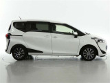両側パワースライドドア付きだから、狭い駐車スペースなどでの 乗り降りラクラク!小さなお子さまのいるご家庭には嬉しい装備。