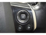 【ステアリングスイッチ】ステアリングから手を放さず、運転に集中したまま手元で各種操作ができます!