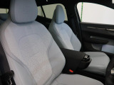 VOLVOのシートは人間工学に基づいた設計となっており、長時間の運転でも疲れにくいと定評があります。当店ではモデルにより試乗可能なお車もご用意しておりますので、ぜひ座り心地をご体感ください。