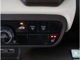 運転席用シートヒータースイッチ。2段階で調節できるのでお好みに合わせてご利用ください。