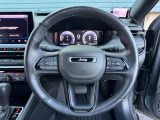 ステアリングを握れば目の前にJeepワールドが広がります!