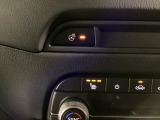 運転席、助手席には3段階で温度調節が可能なシートヒーターを装備しております。ステアリングヒーターはハンドルをじんわりと温めます♪寒い朝でも快適に運転できますよ♪
