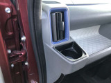 運転席・助手席ドリンクホルダー。近くて便利。エアコンの風でほんの少し温度をkeepも