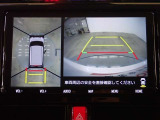 バックモニターと一緒にパノラミックビューモニター搭載!後方だけでなく、車を真上から見るように周囲の安全確認をサポートします
