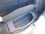 荷室床下の収納です。洗車用具を入れたりすることも出来ます。