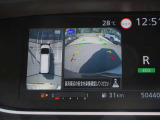 メーター上にアラウンドビューモニターが表示されますので、前後左右の安全確認が出来安全性も向上します。